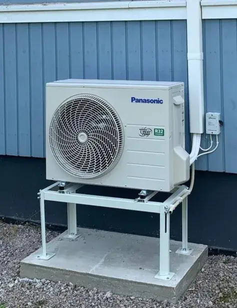 Englidenin asentama Panasonic-lämpöpumppu